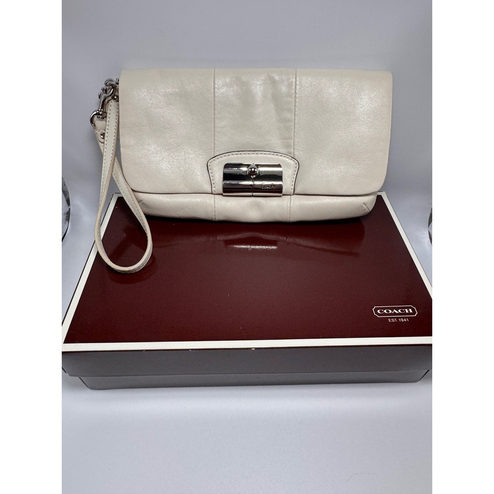 Coach Vintage Cream Leather Wristlet Clutch Silver Turnlock Teal Lining NWOT